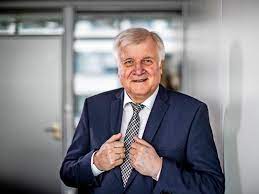 Seehofer turns 70 in july. Seehofer Will Sich 2021 Aus Der Politik Zuruckziehen