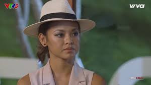 Loạt biểu cảm khiến Quỳnh Mai "siêu vòng 3" bị ghét