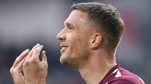 Corona und der wunsch nach einem haustier. Lukas Podolski Trifft Beim Debut Fur Antalyaspor Var Greift Ein Kicker