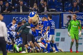 Wichtige namen und zahlen, welche die fußballabteilung des fc schalke 04 betreffen und die nur in listenform dargestellt werden können, können neben dem text mit der momentanen software in der wikipedia nur unzureichend dargestellt werden. Nynfy39fdtqzim