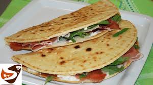 La Piadina Romagnola Facile Veloce E Gustosissima Youtube