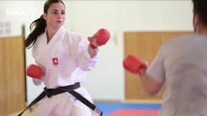 Elena quirici ist die zweitbeste karateka der welt. Elena Quirici Kampft Im Karate In Tokio Und Ihr Freund Ist Auch Dabei
