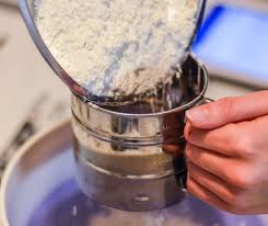 Le crepes in bottiglia sono l'ideale per preparare delle deliziose crepes in pochissimo tempo, e senza sporcare ciotole, utensili e cucina. Crepes In Bottiglia Un Momento Di Gusto Facile E Veloce Irresistibile