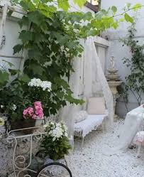 40 Gorgeous Shabby Chic Garden Decor Ideas Shabby Chic Garden Decor Shabby Chic Patio Shabby Chic Outdoor Decor