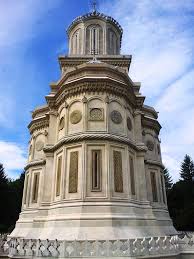 Emoţii Călătoare Prin Romania Romania Curtea De Arges Landmarks