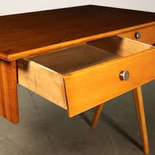 Am mittwoch griff er nach einem auftritt in einem vorort. Schreibtisch 50er Jahre Vintage Schreibtische Schreibtisch Mit Schubladen Schreibtisch