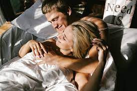 8 heiße sexspiele zum ausprobieren und genießen. 7 Merkmale Von Paaren Die Richtig Spass Im Bett Haben