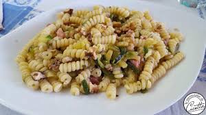 Aggiungere la crema di zucchine e amalgamare. Fusilli Con Zucchine Speck E Noci Le Meraviglie Di Cicetta