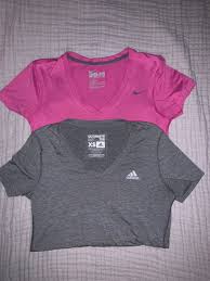 Camiseta Dry Fit Nike Manga Longa Women S Adidas And Nike V Neck Tshirts Both Have Barely Been Worn Roupas