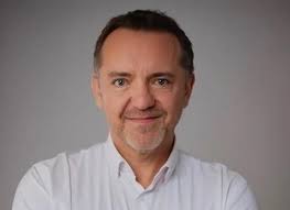 Guillaume Sicard successeur d'Ivan Segal à la direction commerce France de  la marque Renault