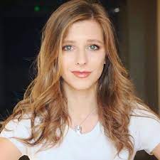 Музыка и слова павел маклайрежиссер. Sostoyashaya V Otnosheniyah S 46 Letnim Ilej Averbuhom 25 Letnyaya Liza Arzamasova Prizvala Ne Obsuzhdat Ee Lichnuyu Zhizn Vokrug Tv