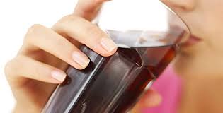 Pour être plus claire, la haute teneur en sucre du coca vous fera sentir mieux pendant un certain temps. Ce Qui Arrive Dans Votre Corps 30 Mn Apres Avoir Bu Un Coca