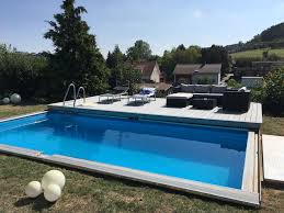 Selbstbau Pool Mit Verschiebbarem Deck Was Fur Eine Geniale Idee Bei Badewetter Wird Das Sonnendeck Einfa Kleine Hinterhof Pools Pool Terrasse Poolabdeckung