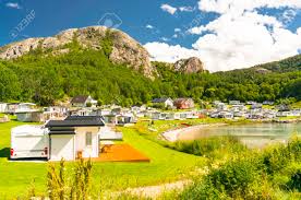 Unterkunft auf hitra lordvw1 angeln auf hitra.angeln auf riesenleng. Kongensvoll Hitra Norwegen 19 August 2016 Norwegischer Fjord Im Sommer Bunte Bucht Kuste Von Norwegen Camping Und Boot Quay Bootstouren Auf Dem Norwegischen Fjord Lizenzfreie Fotos Bilder Und Stock Fotografie Image 77721541