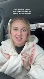 Nicole Pizzo's Instagram, Twitter & Facebook