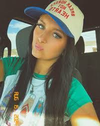 Lindsey Kay's Instagram, Twitter & Facebook