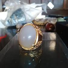 Pada umumnya terbentuk ketika urine mengandung lebih banyak zat pembentuk kristal. Kisah Penemuan Batu Akik Petir Di Kebun Karet