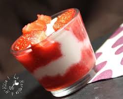 Mousse De Fromage Blanc Coulis De Fraises Recette Ptitchef Recette Coulis De Fraise Fromage Blanc Recette Dessert