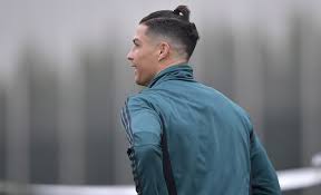 Ever since signing with manchester united in 2003 ronaldo has never looked back both on and off the field with hairstyles. Cristiano Ronaldo Shows Off New Ponytail And Fans Mock Him For Copying Ex Team Mate Gareth Bale