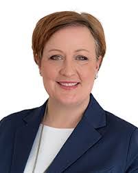 Julia Reichel's Instagram, Twitter & Facebook