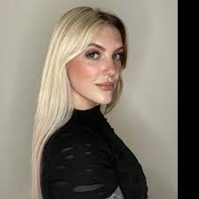 Bethany Staples's Instagram, Twitter & Facebook