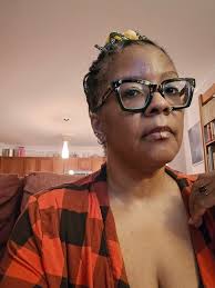 Hyper realistic portraits with 100 mm lens