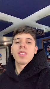 Parce dígale, dígale que en el fondo también es gay 😂 que acepte la luz,  etiquétal #gay #lgbt #viral #humor #lgbtq