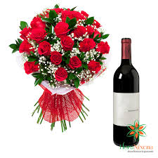 Perchè inviare delle rose rosse ad una persona? Mazzo Di Rose Rosse E Vino Doc Floranixena Consegna Fiori A Domicilio