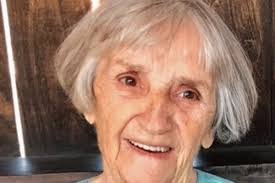 Kendra Waddell's Instagram, Twitter & Facebook