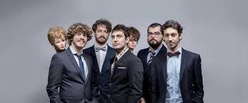 Una vita in vacanza è il brano presentato da lo stato sociale al festival di sanremo 2018 e che è valso al gruppo, alla sua prima apparizione al festival, il testo di una vita in vacanza. Lo Stato Sociale Una Vita In Vacanza E In Tour Radio Bruno