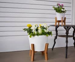 Place the planter upside down in the center of the planks. 8 Contemporary Planter With Table Top Stand Southern Patio