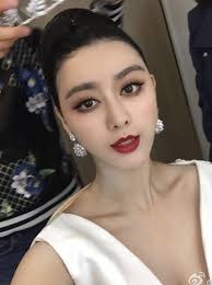 Hà Thừa Hy kiếm hàng chục tỷ đồng nhờ giống hệt Phạm Băng Băng