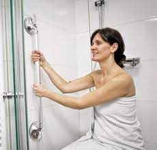 Dabei gibt es wichtige merkmale, auf di. Ratgeber Haltegriffe Und Duschhandlaufe Fur Die Dusche Den Ein Und Ausstieg Erleichtern Und Sturzunfalle Vermeiden Online Wohn Beratung De