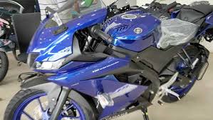 The yamaha r15 v3 is a premium motorcycle in the 150cc segment. Yamaha Yzf R15 V3 0 Bs6 Models Begin Reaching Dealerships Across India Drivespark News