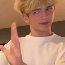 Jimena (@user511948794)