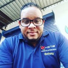 Anthony Ureña (@AUP2500)