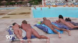 Le naturisme à La Jenny, un reportage sur le vivre nu sur la Côte  Atlantique - Naturisme TV