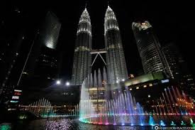 The klcc fountain light show times are every night at 20:00, 21:00 and 21:45. Kuala Lumpur The Petronas Twin Towers Malaysia