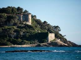 Fort de brégançon.jpg 1,024 × 576; Lcwb8d3qyft7am