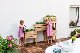 Wenig Platzbedarf Viel Ertrag Dieses Hochbeet Passt Auch Auf Deinen Balkon Hochbeet Selber Bauen Hochbeet Selber Bauen Anleitung Hochbeet