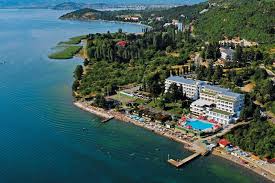 A crossroads between east and west, this tiny country is a treasure chest of historical monuments, natural wonders, and vibrant culture. Granit Hotel Macedonie Meer Van Ohrid Tui