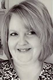 Robin Mckee's Instagram, Twitter & Facebook