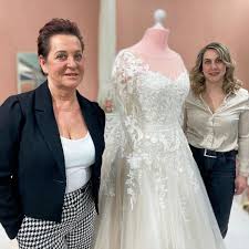 Kaufen sie die besten brautkleider 2021 online bei irenekleider.de. Corona Brautmoden Flair Kampft Verzweifelt Ums Uberleben Wp De