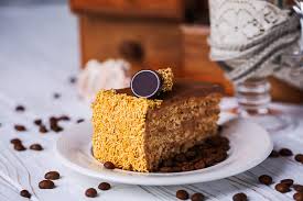 Wenn der kuchen erkaltet ist, eine dünne schicht oben abschneiden und vom cappuccinopulver einen teelöffel abnehmen und in heißem wasser. Cappuccino Torte Zutaten Rezept Kaffeewissen Kaufland De