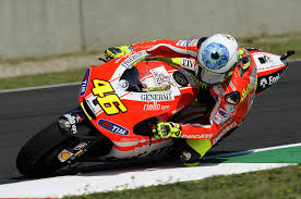 Dominant italian motogp rider who won his seventh motogp world championship in 2009. 74 Best Valentino Rossi Helmets Images On Pinterest Valentino Rossi Helmet Design And Motogp