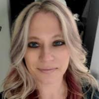 Kelly Engelbrecht's Instagram, Twitter & Facebook