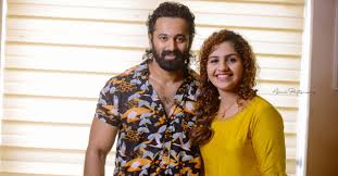 Cross Dressed Unni Mukundan Meets Parents At Chanakyathanthram Site Entertainment News Movie News Film News Explore @unnimukundanclb twitter profile and download videos and photos biggest fan page of @iamunnimukundan | twaku. cross dressed unni mukundan meets