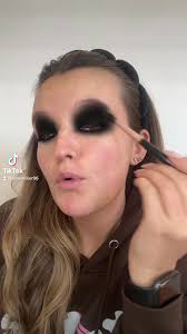 How to Create the Perfect Kardashian Smokey Eye Look