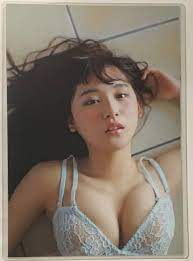 Yahoo!オークション - 【厚手ラミネート加工】浅川梨奈 水着 雑誌切り抜き ８ペー...