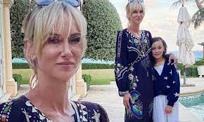 Their daughter delilah, who celebrated her first birthday. Kimberly Stewart Coordinates With Daughter Delilah In Navy Blue Ensemble For Sweet Family Photo Daily Mail Online